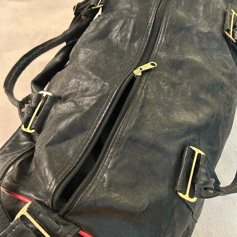 VINTAGE 1989 Du Pont Company Black and Red Duffel Bag